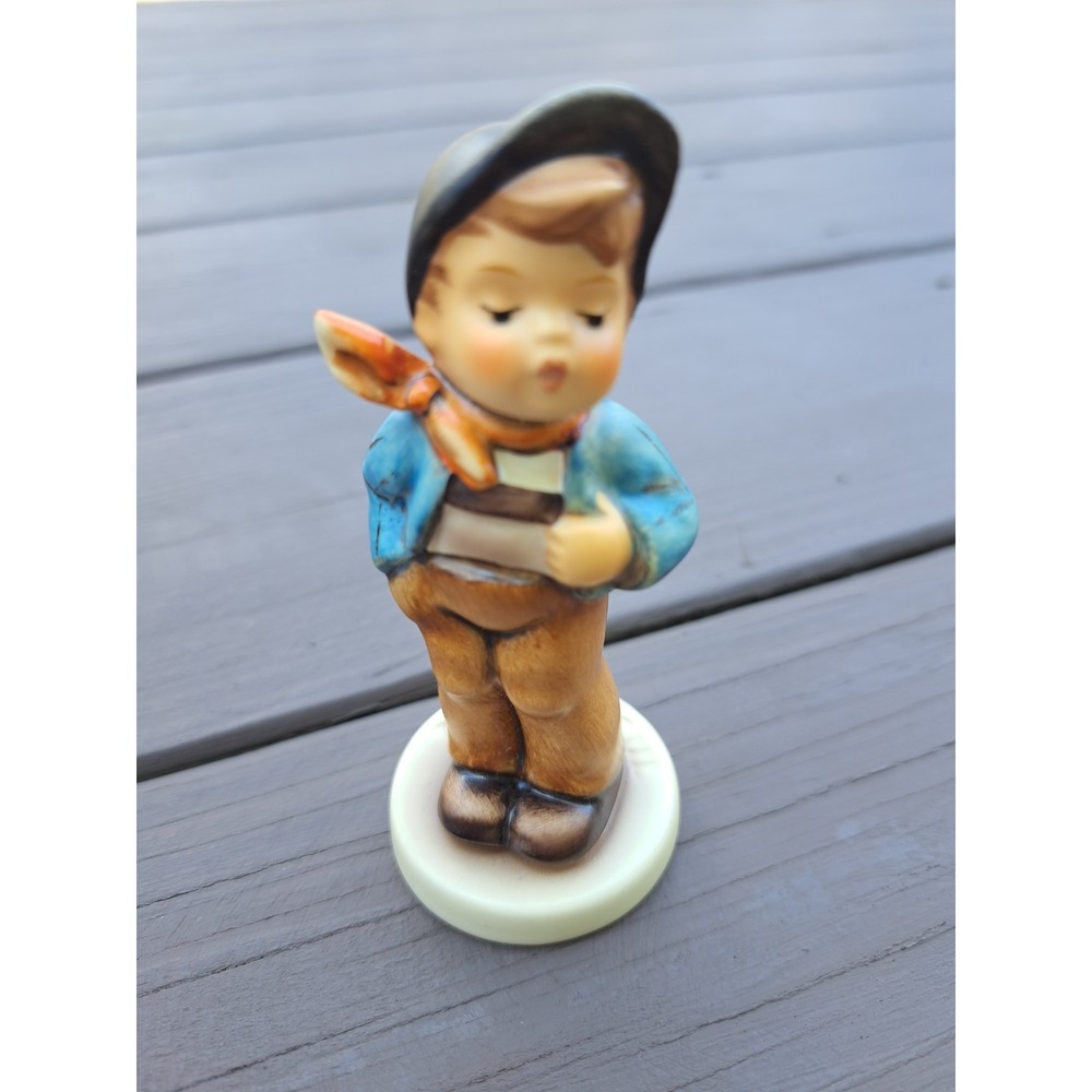 Goebel M.I. Hummel Club Porcelain Figurine Lucky Fellow #560 1989 Collectable